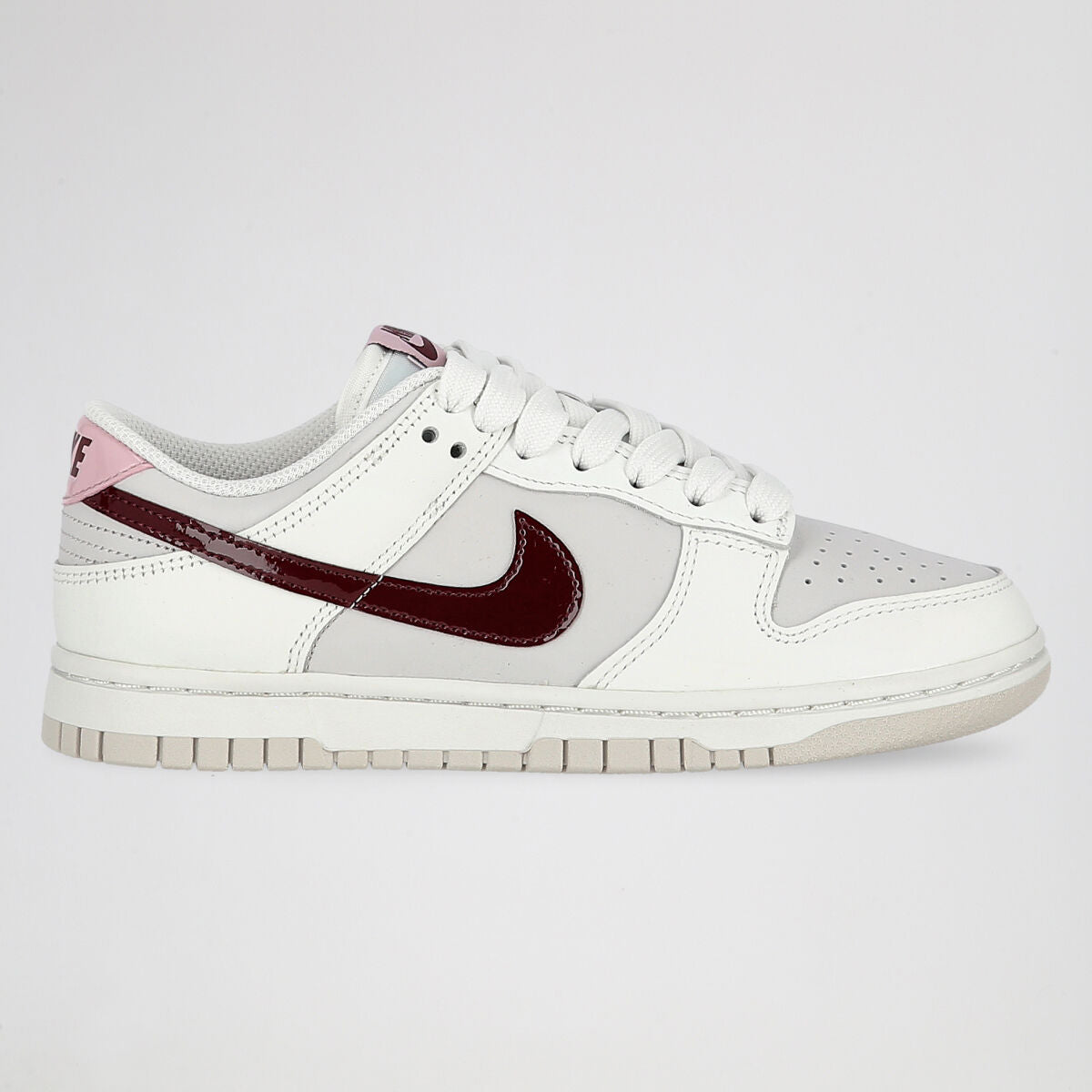 Tênis Nike Dunk Low Feminino - Branco / Bordô - Foto 1
